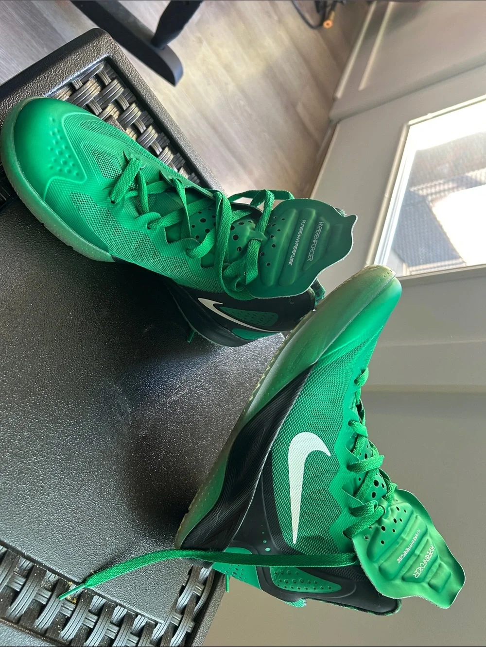 Nike bold green